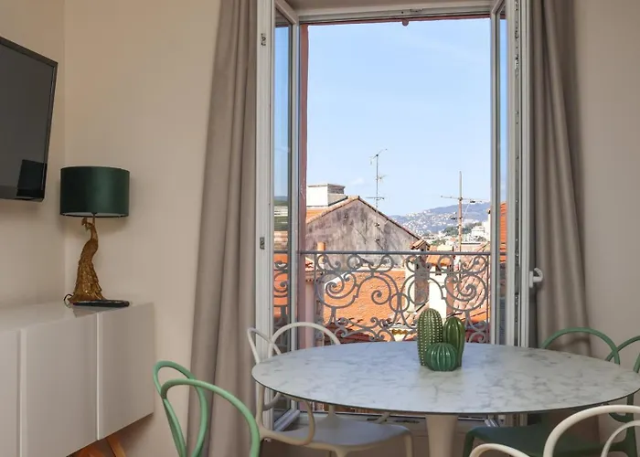 De Luxe Verveine 4p * カンヌ